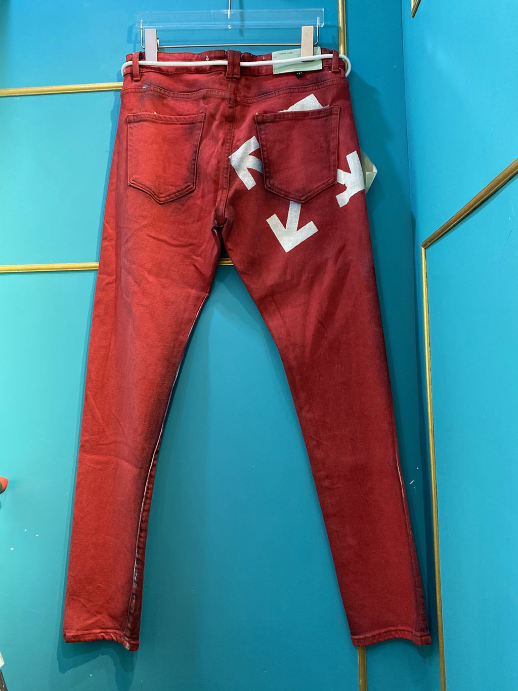OFF WHITE